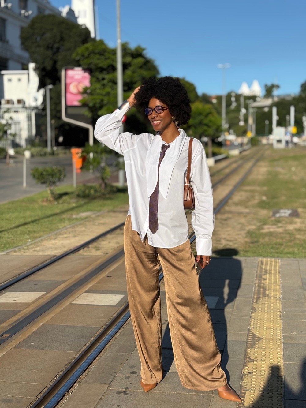 Foto da Nathalia com expressão direta e confiante